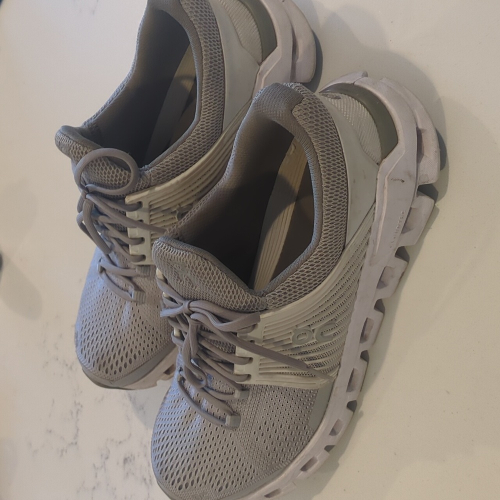 On Cloud Helion Running Shoes